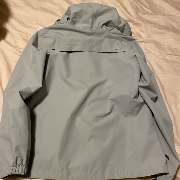 Lole NWOT rain shell - Picture 4 of 7